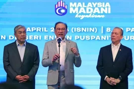 Le Premier ministre malaisien Anwar Ibrahim (au centre) lors de la réunion (Photo : bernama)