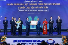 Le Premier ministre Pham Minh Chinh a assisté ce mardi, 22 juillet, à Hanoï, à la cérémonie de transformation de l’Université Phenikaa qui est désormais officiellement reconnue comme une université pluridisciplinaire à part entière. Photo : VNA
