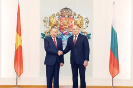 Le secrétaire général To Lam (gauche) et le e président bulgare Roumen Radev. Photo : VNA