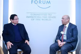 Le Premier ministre vietnamien Pham Minh Chinh (gauche) et le secrétaire général du Conseil de coopération du Golfe (CCG), Jasem Mohamed Albudaiwi. Photo : VNA