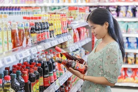 Le marché vietnamien des FMCG, évalué à plusieurs milliards de dollars, attire à la fois les grandes multinationales. Photo : VNA