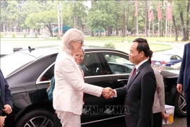 La Gouverneure générale australienne Sam Mostyn et Tran Luu Quang, secrétaire du Comité du Parti de Hô Chi Minh-Ville. Photo : VNA