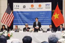 Le président Luong Cuong participe à une table ronde avec des entreprises américaines. Photo : VNA