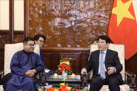 Le président Luong Cuong (droite) et l'ambassadeur du Chili Sergio Narea Guzmán. Photo : VNA 
