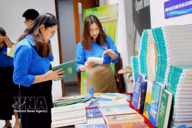 L’Institut des sciences sociales du Vietnam organise, du 21 au 24 avril, à Hanoï, la Semaine du livre et de la culture de la lecture. Photo : VNA