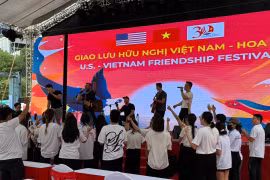  Le Festival d’amitié Vietnam – États-Unis (U.S.-Vietnam Friendship Festival) a été officiellement inauguré dans la soirée du 6 septembre à Hô Chi Minh-Ville. photo htv.com.vn