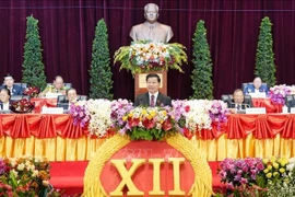 Le secrétaire général du Comité central du LPRP et président du Laos, Thongloun Sisoulith, prend la parole lors de la cérémonie d'ouverture du 12e Congrès national du Parti révolutionnaire populaire lao (LPRP) à Vientiane, le matin du 6 janvier. (Photo : VNA)
