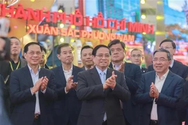 Le Premier ministre hautement apprécie les préparatifs de la Foire. Photo : VNA