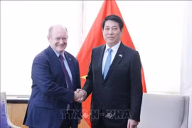 Le president Luong Cuong (droite) et le sénateur Chris Coons. Photo : VNA