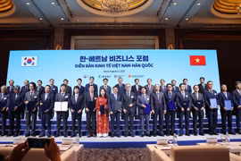 Lors de l'échange de protocoles d'accord lors du Forum économique Vietnam-République de Corée (Photo : VNA)