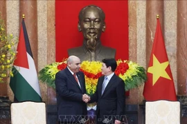 Le président Luong Cuong (droite) et le président de la Chambre des représentants de Jordanie, Mazen Turki El Qadi. Photo : VNA