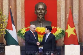 Le président Luong Cuong (droite) et le président de la Chambre des représentants de Jordanie, Mazen Turki El Qadi. Photo : VNA
