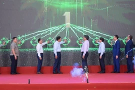 Lors de la cérémonie inaugurale de la chaîne de production de produits alimentaires en boîte carton stérilisée Tetra Recart® au Vietnam. Photo : VNA