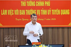 Le Premier ministre Lê Minh Hung préside, le 15 juillet, une séance de travail avec le Comité permanent du Parti de la province de Tuyên Quang. Photo : VNA