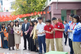 Les élèves présentent des maquettes STEM lors de l’événement. (Photo : PV/Vietnam+) 