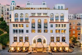 Le restaurant Seta se trouve au deuxième étage de Terza 3, le plus récent bâtiment de l'hôtel La Festa Phu Quoc, Curio Collection by Hilton. (Photo : Sun Group)