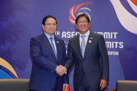 Le Premier ministre Pham Minh Chinh (droite) et le président philippin Ferdinand Romualdez Marcos Jr. Photo : VNA