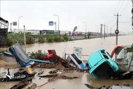 Dégâts causés par les pluies et inondations historiques dans le quartier de Phu Yen, province de Dak Lak. Photo : VNA