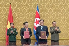 La directrice générale de la VNA, Vu Viet Trang, et le président de la KCNA, Kim Pyong Ho. Photo . VNA