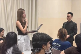 En classe, les élèves partagent leurs connaissances et leurs impressions sur l'histoire du Vietnam. (Photo : VNA)