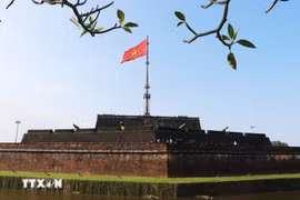 Le Pavillon du Drapeau de la Cité impériale de Huê, faisant partie du Complexe des monuments de l’ancienne capitale de Huê, inscrit au patrimoine culturel mondial. Photo : VNA