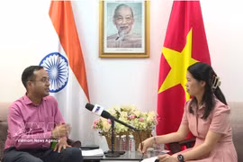 Lors d'une interview avec Rohin Agarwal, directeur en charge de la région ASEAN et Océanie de la Confédération de l’industrie indienne, Photo : VNA