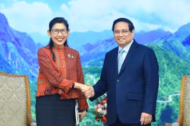 Le Premier ministre Pham Minh Chinh et l'ambassadrice de Thaïlande Urawadee Sriphiromya. Photo : VNA