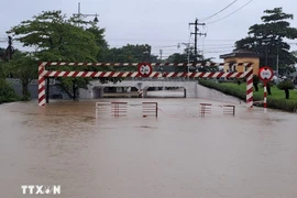 Les pluies diluviennes et inondations graves frappent actuellement plusieurs localités du Centre du Vietnam. Photo ; VNA