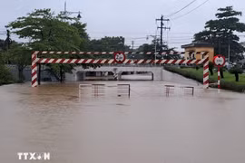 Les pluies diluviennes et inondations graves frappent actuellement plusieurs localités du Centre du Vietnam. Photo ; VNA