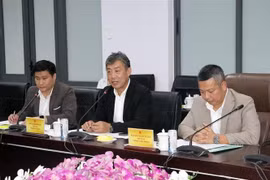 Le président du groupe WAGO, Kiuchi Hirokazu, s'exprime lors de la réunion avec les représentants du Comité populaire de la province de Vinh Long, le 12 septembre. (Photo : VNA)