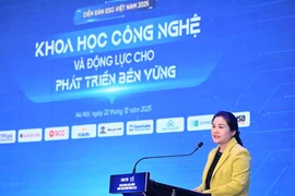 La vice-ministre de l'Intérieur, Nguyen Thi Ha, s'exprime lors du Forum vietnamien sur les critères ESG, le 22 décembre après-midi. Photo : dantri.com.vn