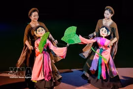 Un numéro de théâtre de marionnettes. Photo : VNA