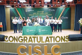 Cérémonie de signature entre CIS Lao Cai et Ultra Education (Photo : nhandan.vn)