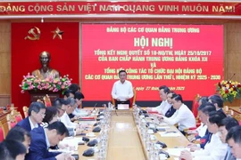 Tran Cam Tu, membre du Bureau politique, permanent du Secrétariat et secrétaire du Comité du Parti des organes centraux lors de la réunion. Photo : VNA