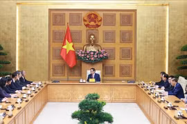 Le Premier ministre Pham Minh Chinh a reçu, le 25 septembre, à Hanoi, Lin Wu, membre du Comité central du Parti communiste chinois, secrétaire du Comité du Parti de la province du Shandong et président du Comité permanent de l’Assemblée populaire provinciale du Shandong, en visite de travail au Vietnam. Photo : VNA