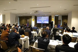 Le ministre de l'Industrie et du Commerce, Nguyen Hong Dien, s'exprime lors du forum des entrepreneurs vietnamiens en Australie, à Melbourne, le 19 novembre. (Photo : VNA)