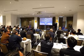 Le ministre de l'Industrie et du Commerce, Nguyen Hong Dien, s'exprime lors du forum des entrepreneurs vietnamiens en Australie, à Melbourne, le 19 novembre. (Photo : VNA)