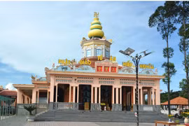 Pagode Tam Buu Phi Lai du bouddhisme Tu An Hieu Nghia dans la commune de Ba Chuc, province d'An Giang. (Photo : thanhnien.vn)