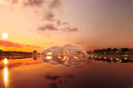 S'élevant telle une perle géante au-dessus du lac de l'Ouest, la structure présente une coque en céramique unique dont les couleurs changent sous la lumière naturelle (Source : Sun Group).