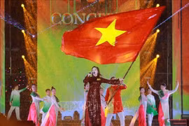 Prestation artistique lors du concert « Le Vietnam en moi ». Photo : VNA