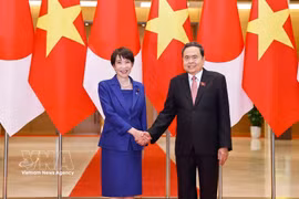 Le président de l’Assemblée nationale du Vietnam, Tran Thanh Man, et la Première ministre japonaise Takaichi Sanae. Photo : VNA
