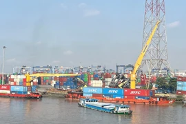 Le Vietnam enregistre un excédent commercial de 19,56 milliards de dollars sur les dix premiers mois. Photo : VNA