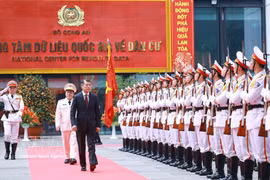 Le Premier ministre, Lê Minh Hung, à la cérémonie marquant le 80e anniversaire de la Journée traditionnelle des forces de police chargées de la gestion administrative de l’ordre social. Photo : VNA 