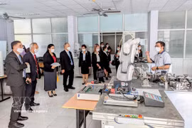 Atelier de formation en automatisation robotisée au Centre de formation de la Zone de haute technologie de Hô Chi Minh-Ville. Photo : VNA
