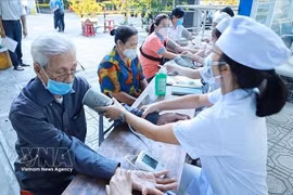 À partir de 2026, les habitants de Hô Chi Minh-Ville bénéficieront, selon une mise en œuvre progressive, d'un bilan de santé périodique ou d'un dépistage annuel. Photo d'illustration : VNA