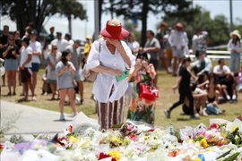 Dépôt de fleurs en hommage aux victimes de la fusillade sur la plage de Bondi, à Sydney (Australie), le 15 décembre 2025. Photo : Xinhua/VNA