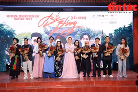 Le vidéoclip "Bac Bling", un jeu de mots inspiré de Bac Ninh, interprété par la chanteuse Hòa Minzy, a récemment été dévoilé et s’est rapidement hissé parmi les tendances mondiales après avoir été massivement partagé sur les réseaux sociaux. Photo : journal Tin tuc