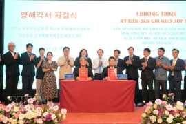 Le Département de la Culture, des Sports et du Tourisme de la province de Bac Ninh et la Fondation pour la Culture et le Tourisme de Jeonbuk, province autonome spéciale de la République de Corée, ont signé un protocole d'accord visant à renforcer les échanges culturels et le développement touristique entre les deux régions. Photo : VNA