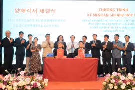 Le Département de la Culture, des Sports et du Tourisme de la province de Bac Ninh et la Fondation pour la Culture et le Tourisme de Jeonbuk, province autonome spéciale de la République de Corée, ont signé un protocole d'accord visant à renforcer les échanges culturels et le développement touristique entre les deux régions. Photo : VNA
