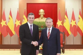 Le secrétaire général du Parti To Lam (droite) et le Premier ministre du Royaume d'Espagne Pedro Sánchez. Photo : VNA